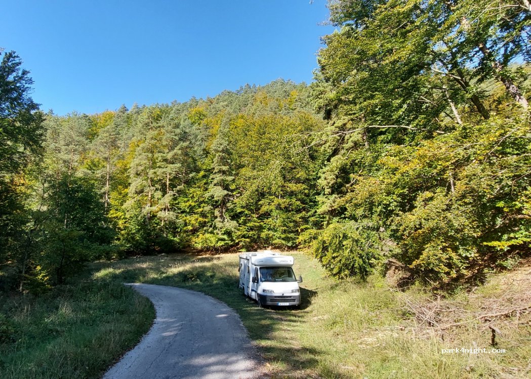 (956 41) Uhrovské Podhradie - Unnamed Road — foto