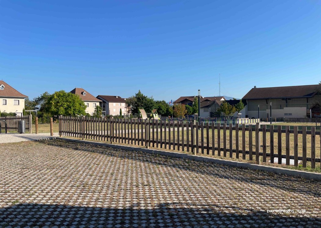 (38630) Veyrins-Thuellin - Place François Cointereaux — foto 2