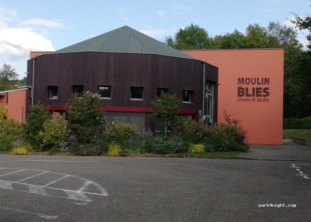(57200) Sarreguemines - Unnamed Road — foto