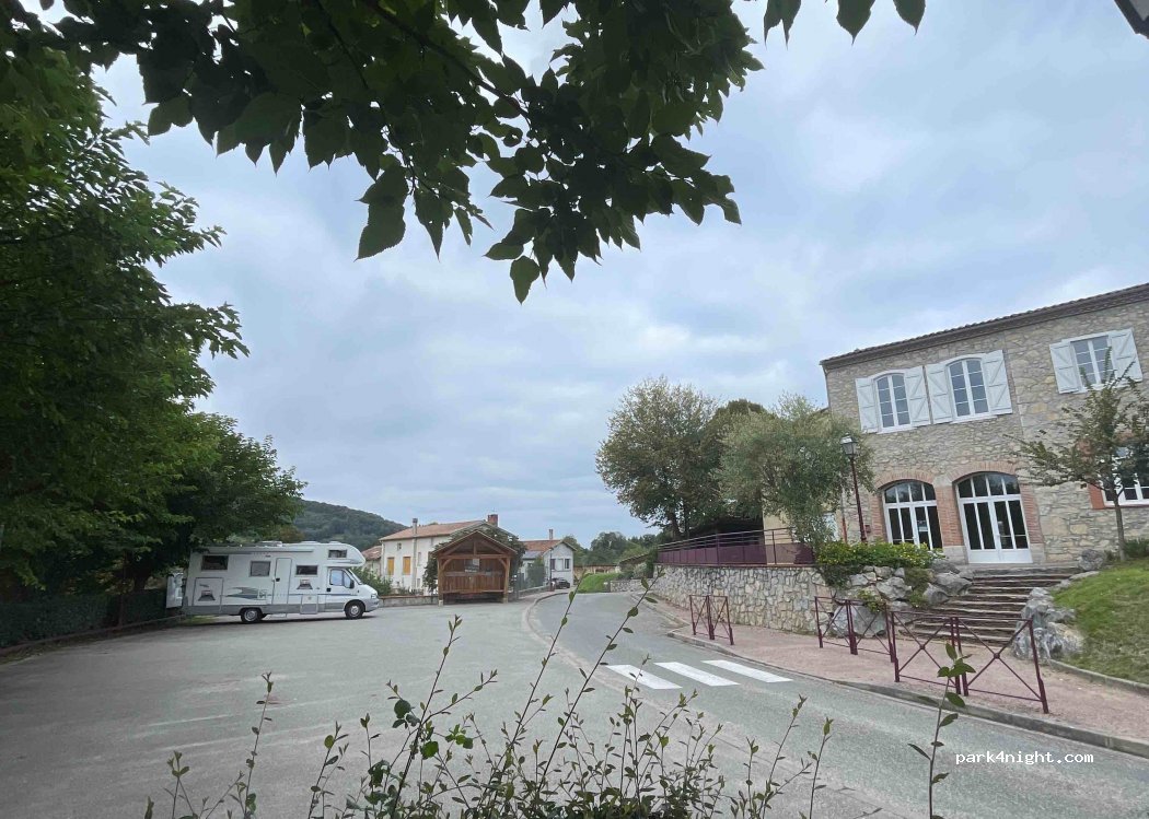 (09000) Saint-Martin-de-Caralp - 92 Place Isabelle Sandy — foto