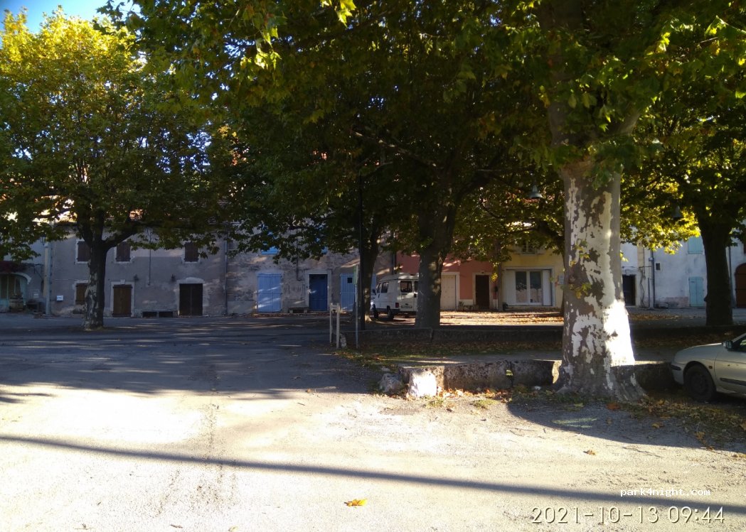 (12230) L'Hospitalet-du-Larzac - 43 Place des Cygnes — foto 2