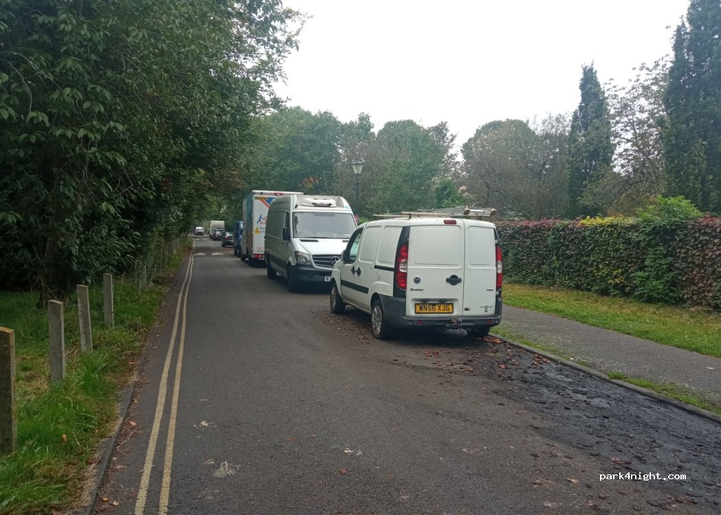(CR4 4LA) Mitcham - — foto 2