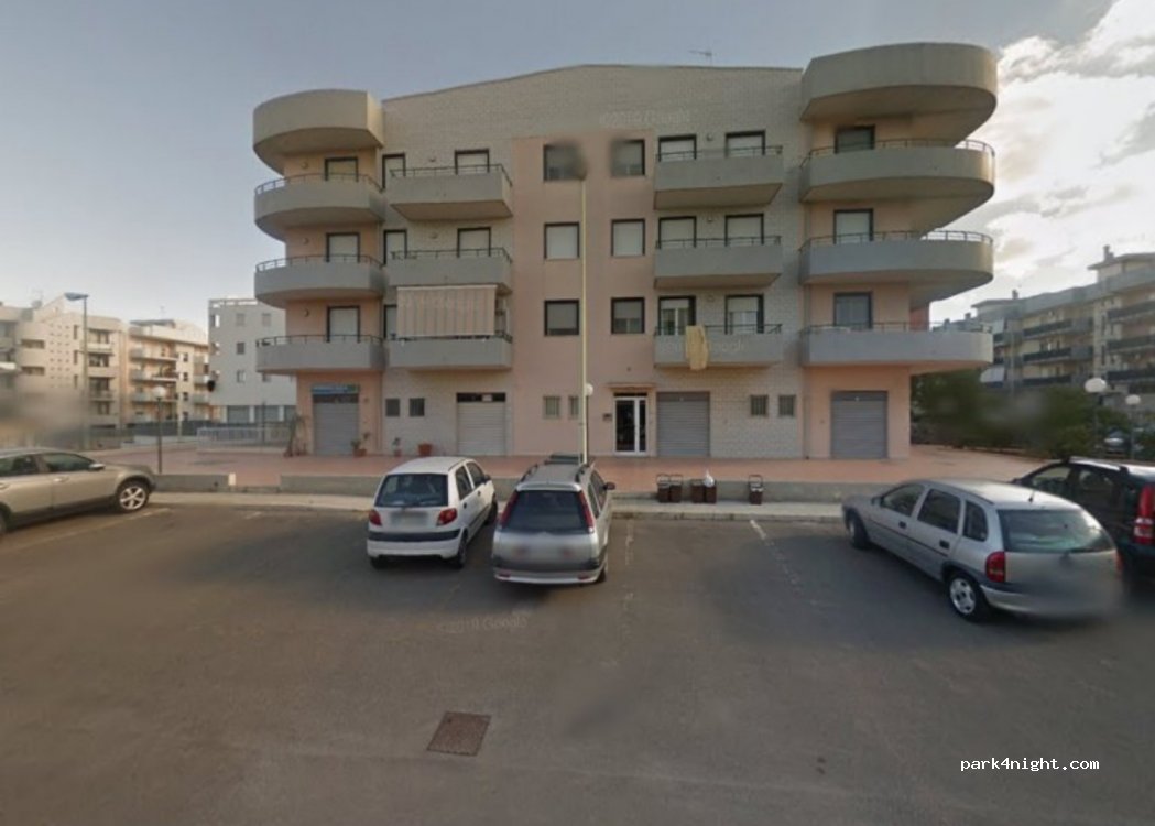 (70042) Mola di Bari - 5 Via Federico Fellini — foto