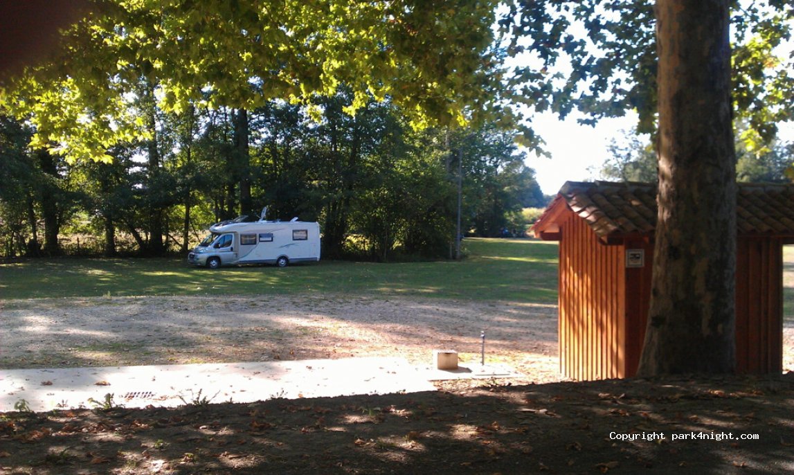 (24410) Saint-Vincent-Jalmoutiers - 45 Le Bourg — foto