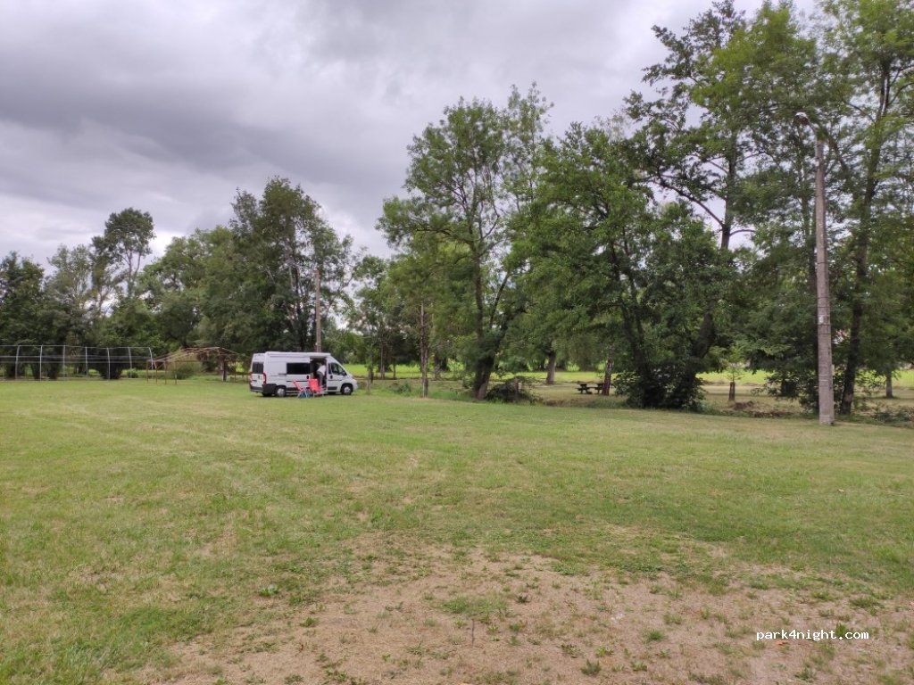 (24410) Saint-Vincent-Jalmoutiers - 45 Le Bourg — foto 2
