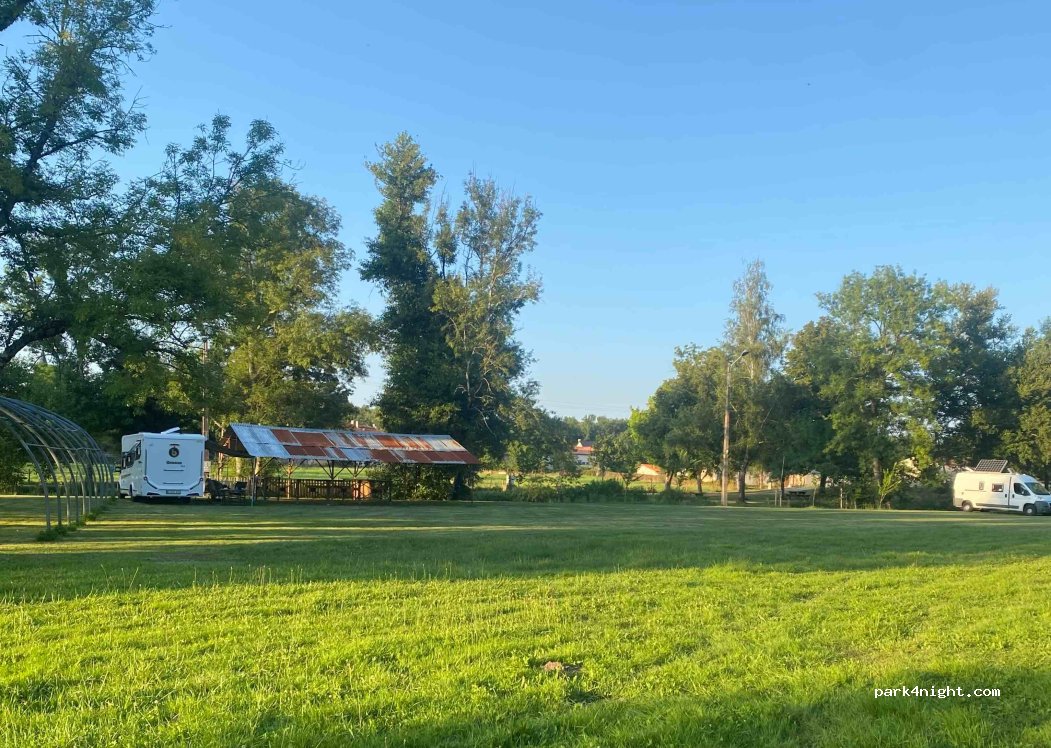 (24410) Saint-Vincent-Jalmoutiers - 45 Le Bourg — foto 4