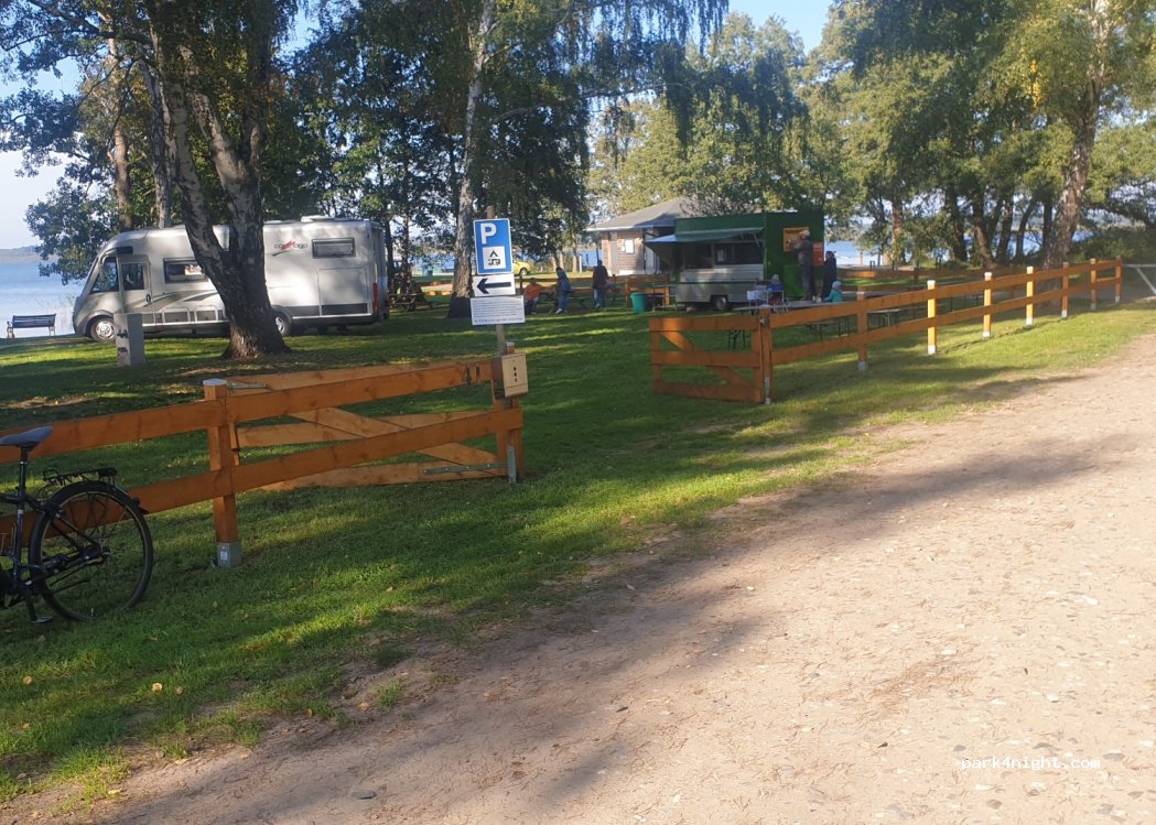 Wohnmobilstellplatz im Hafen Rieth in Luckow — foto