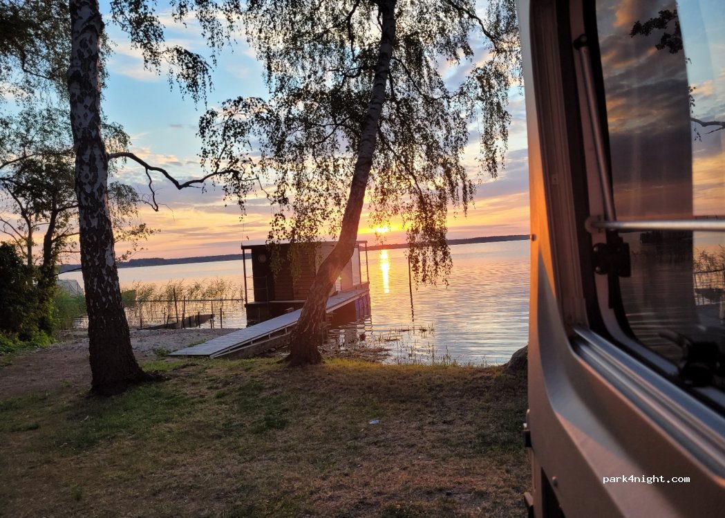 Wohnmobilstellplatz im Hafen Rieth in Luckow — foto 3