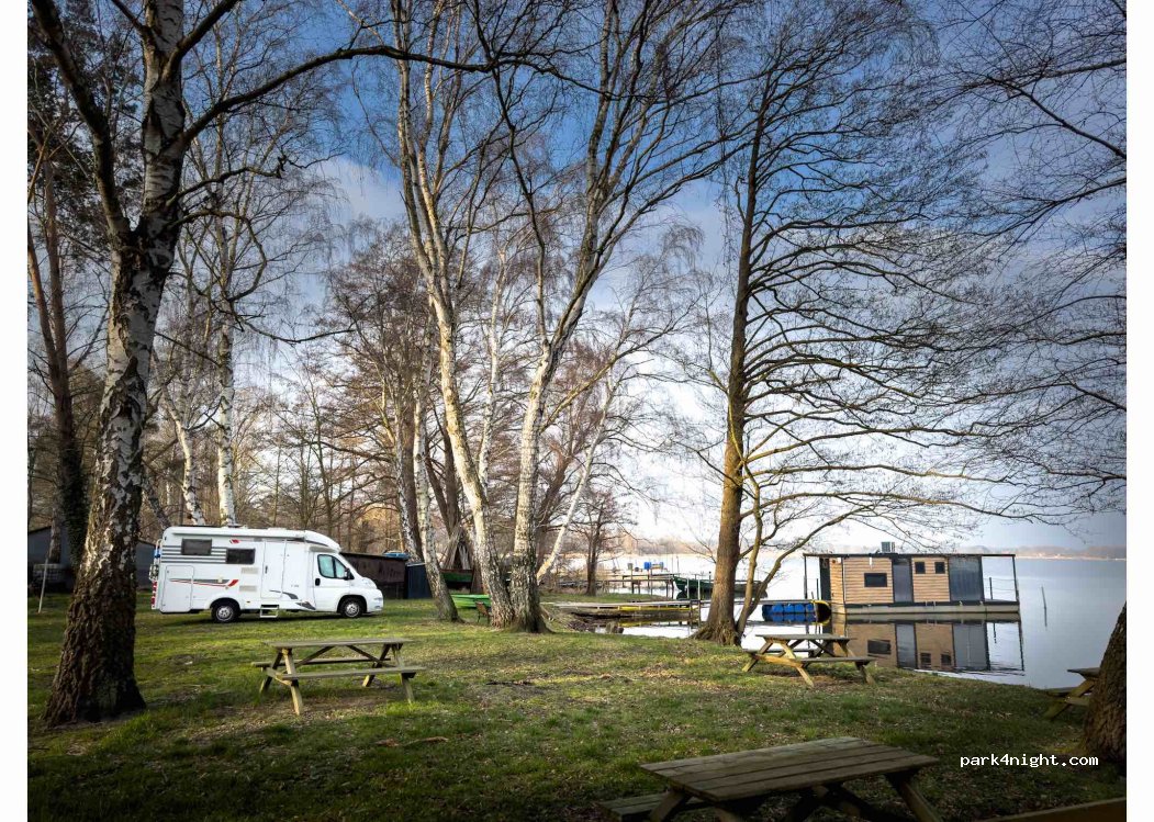 Wohnmobilstellplatz im Hafen Rieth in Luckow — foto 4