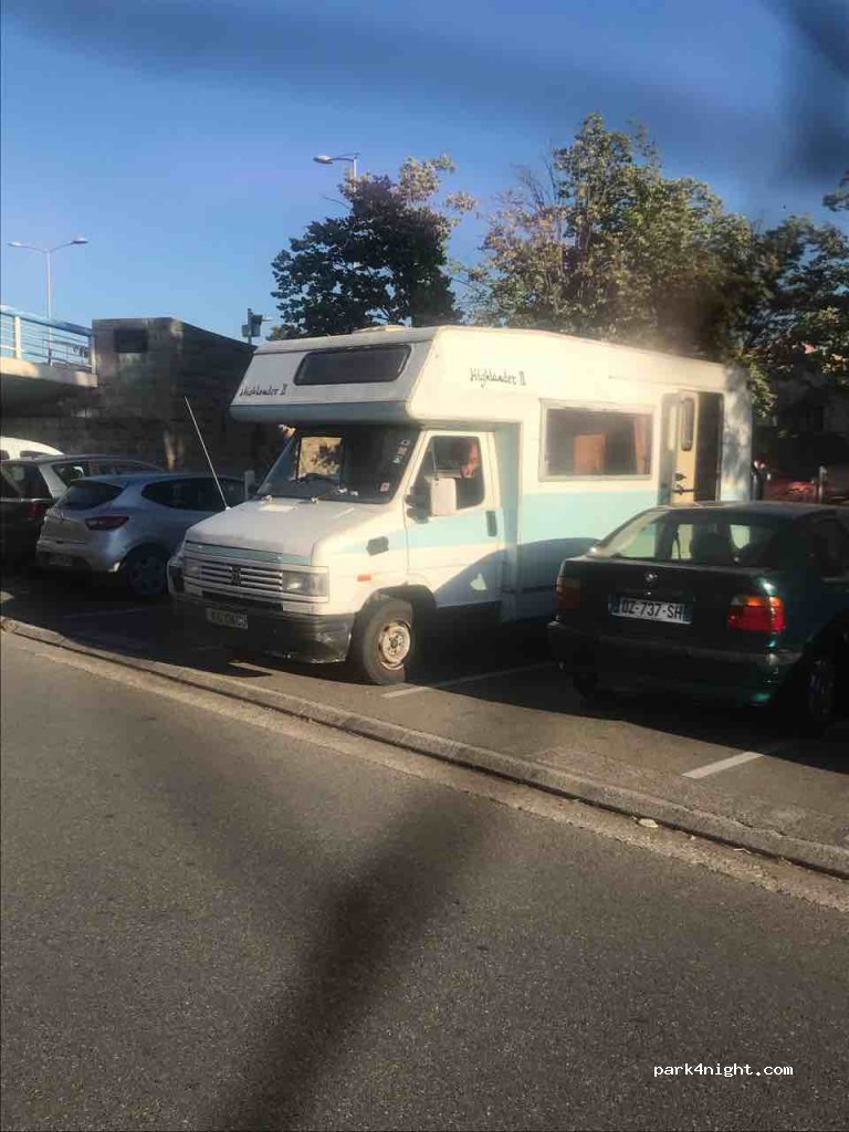 (13500) Martigues - 68 Quai Général Leclerc — foto 2