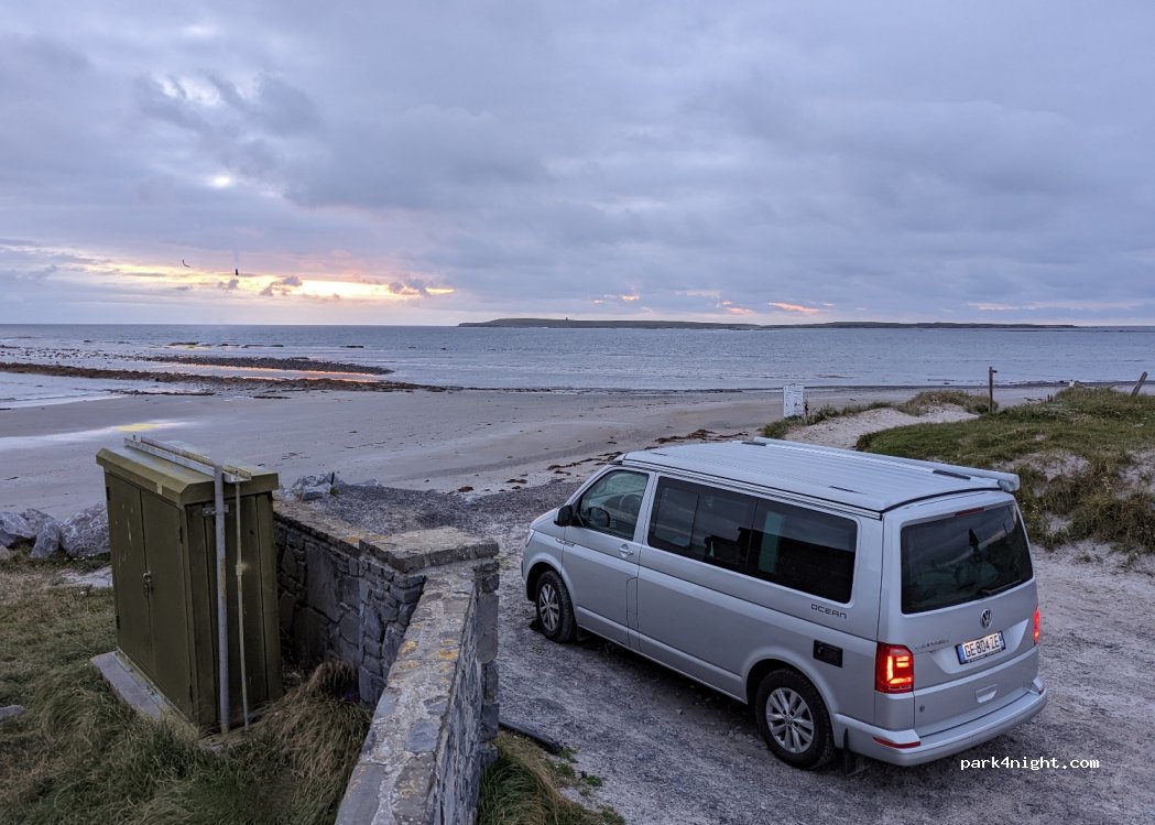 (V95 V8W2) Tromora Castle - Unnamed Road — foto