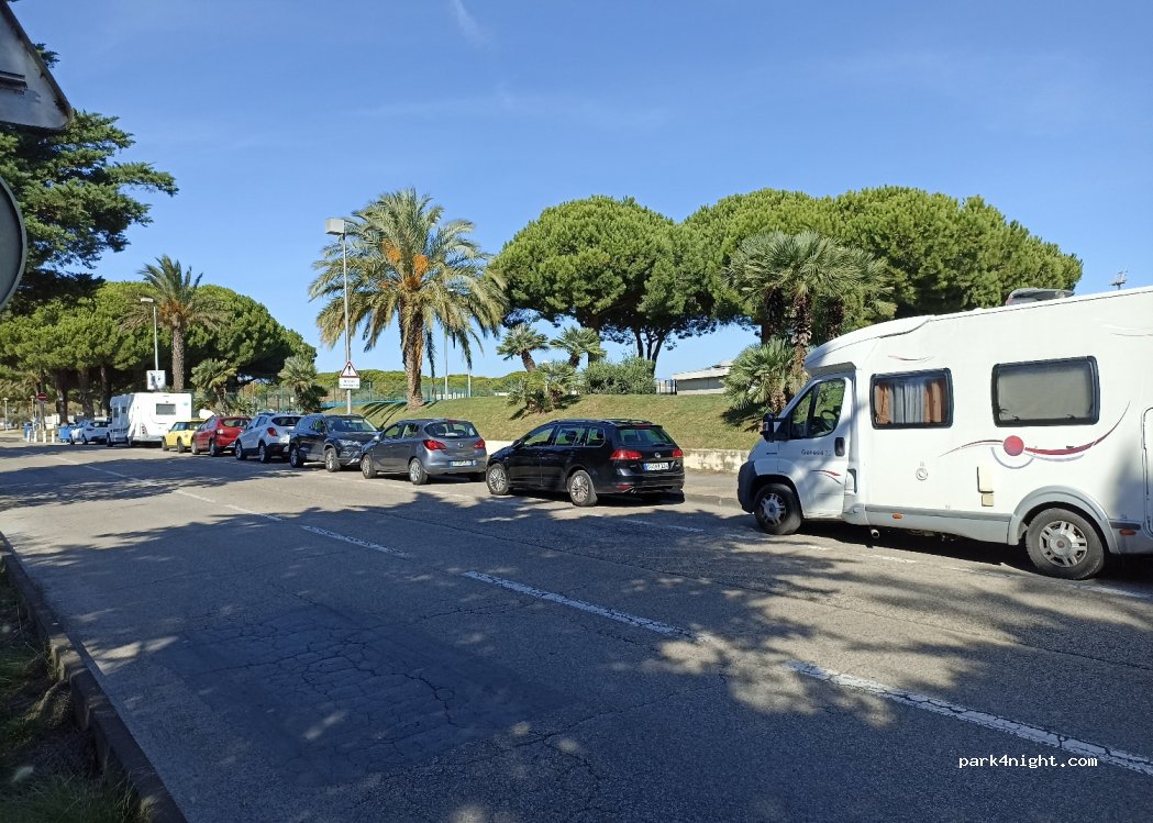(30240) Le Grau-du-Roi - 45 Avenue de Dossenheim — foto