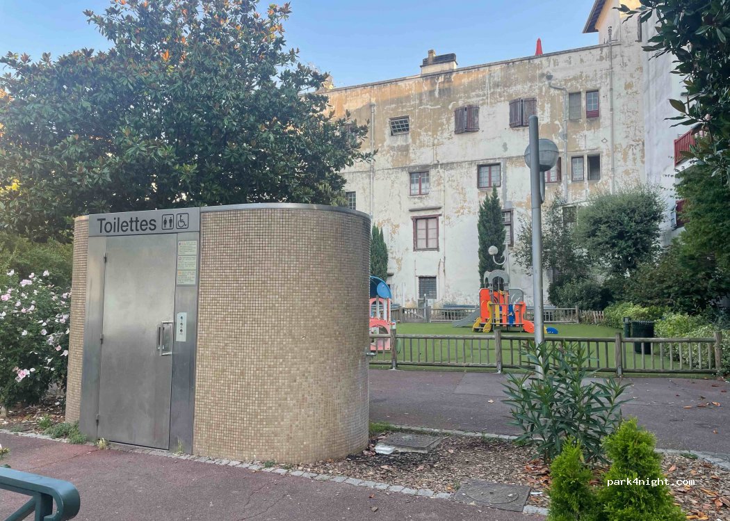 (64500) Saint-Jean-de-Luz - 42 Rue du Midi — foto 4