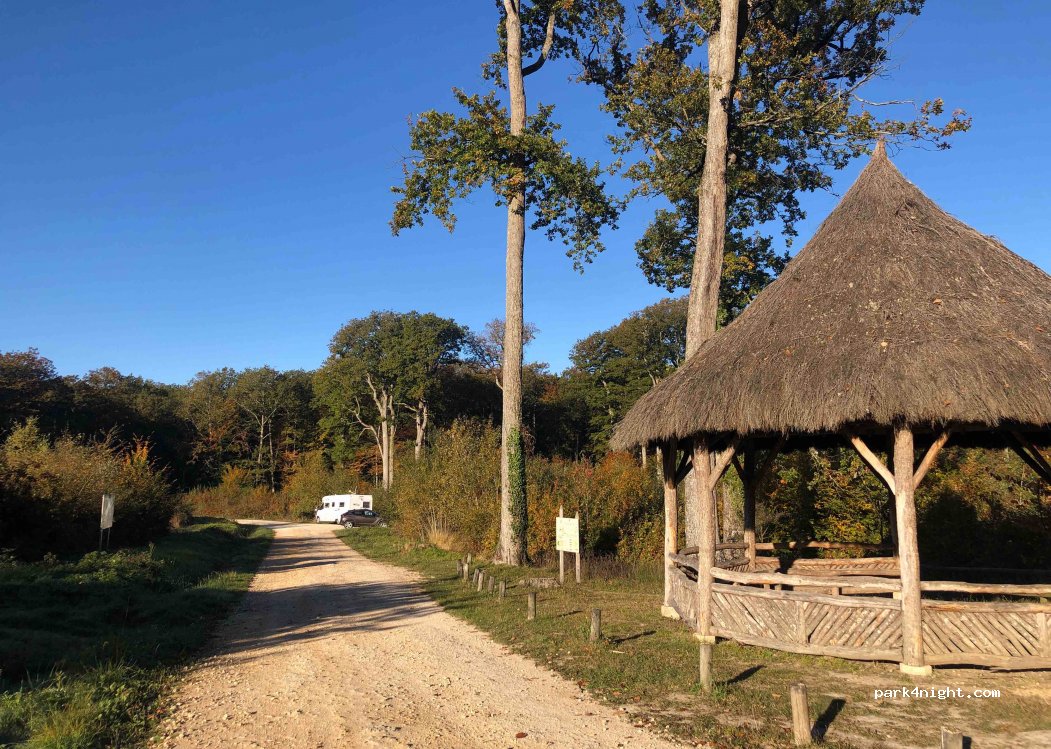(37600) Sennevières - Unnamed Road — foto