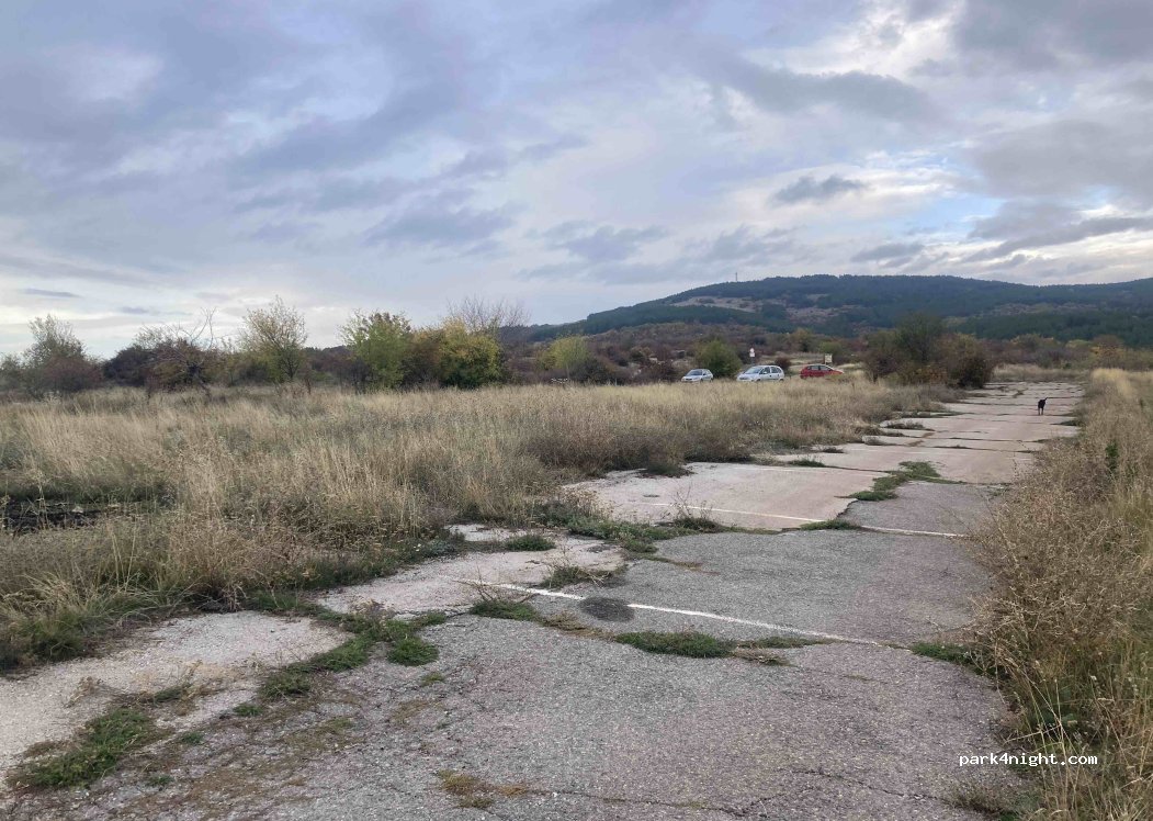(2400) Radomir - Unnamed Road — foto 3