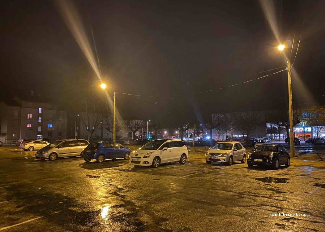(01000) Bourg-en-Bresse - 4 Allée des Brotteaux — foto