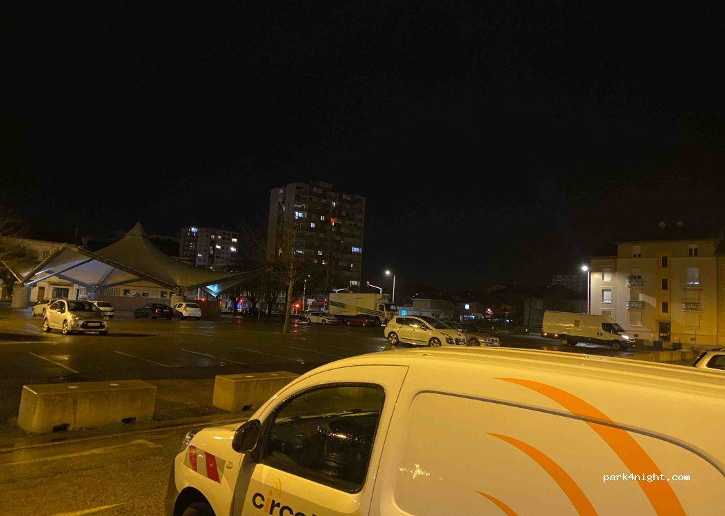 (01000) Bourg-en-Bresse - 4 Allée des Brotteaux — foto 2