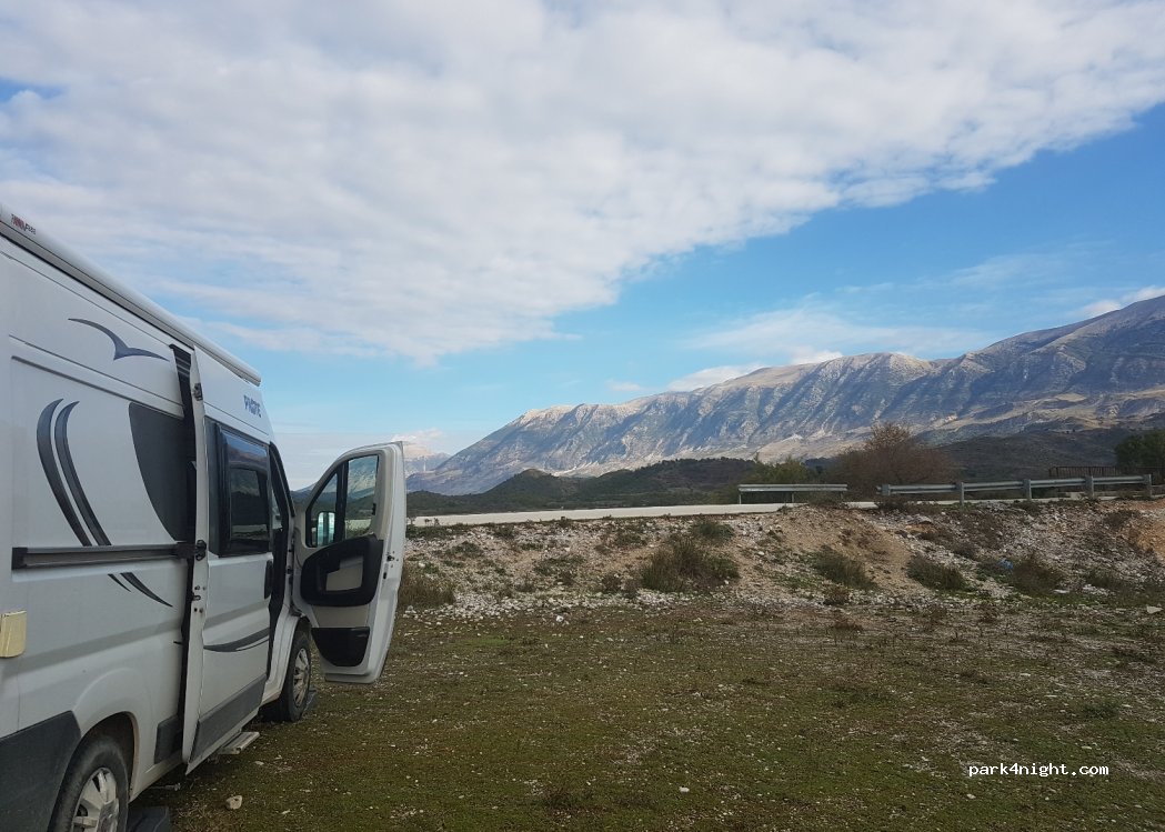 (54F4+C2G) Andon Poçi - Unnamed Road — foto