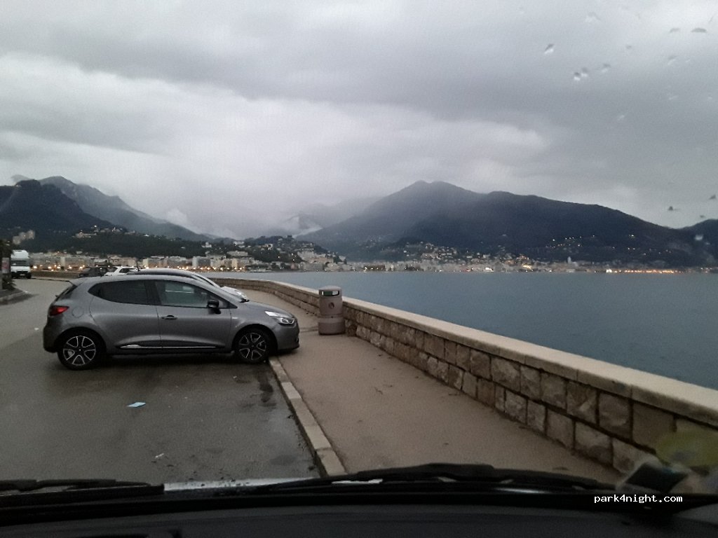 (06190) Roquebrune-Cap-Martin - 42 Avenue Winston Churchill — foto 2