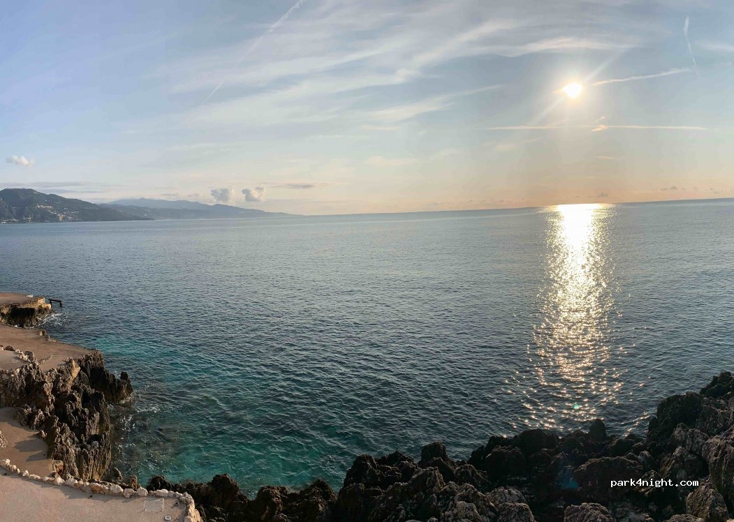 (06190) Roquebrune-Cap-Martin - 42 Avenue Winston Churchill — foto 3