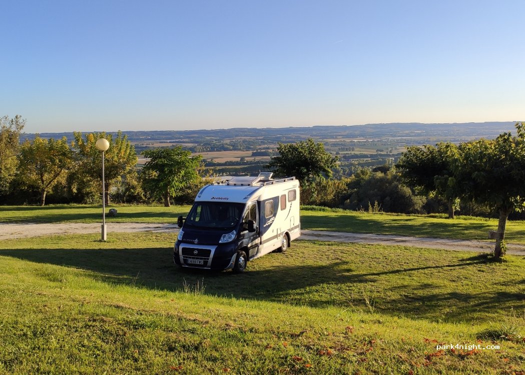 (47260) Laparade - 5 place du couderc — foto