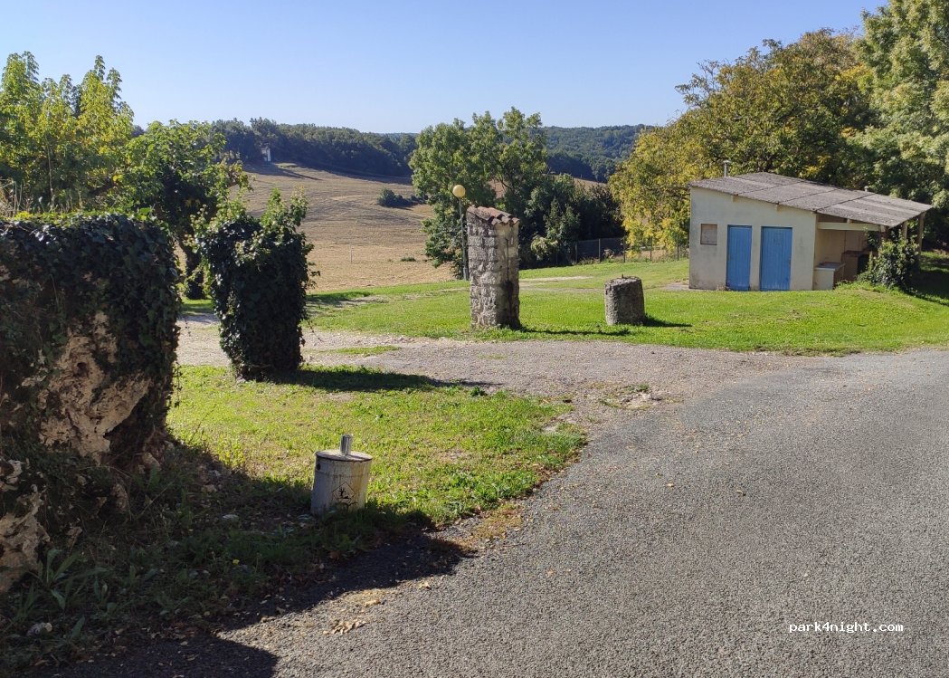 (47260) Laparade - 5 place du couderc — foto 2