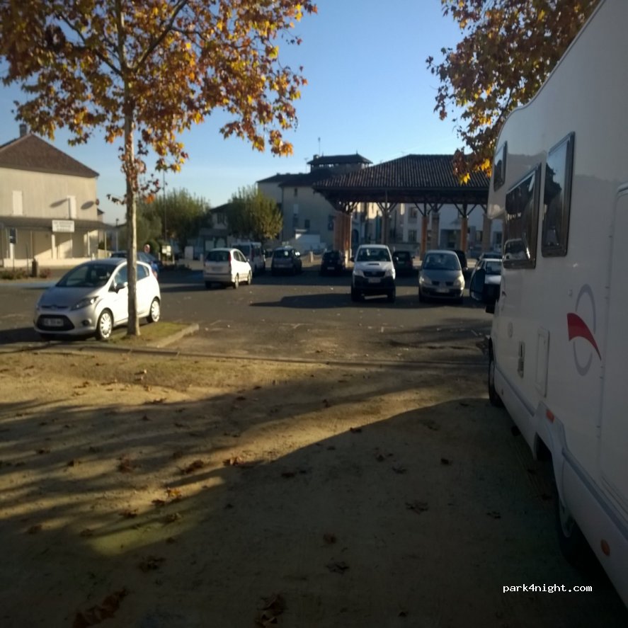 (40380) Montfort-en-Chalosse - 241 Place du Foirail — foto