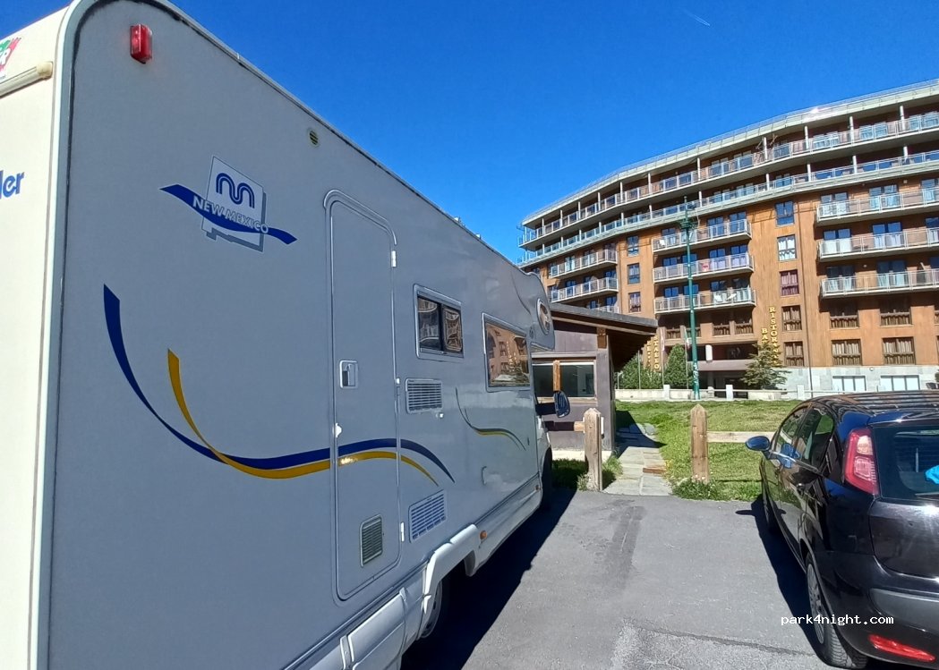 (10058) Sestriere - 3 Piazzale Kandahar — foto