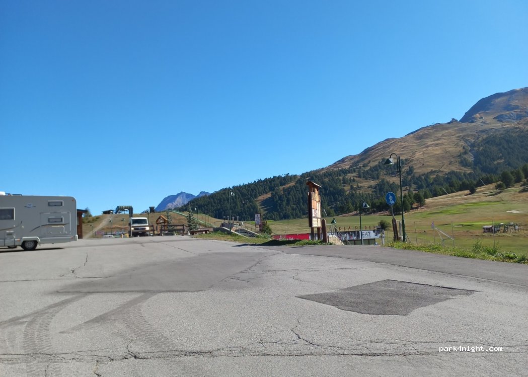 (10058) Sestriere - 3 Piazzale Kandahar — foto 2