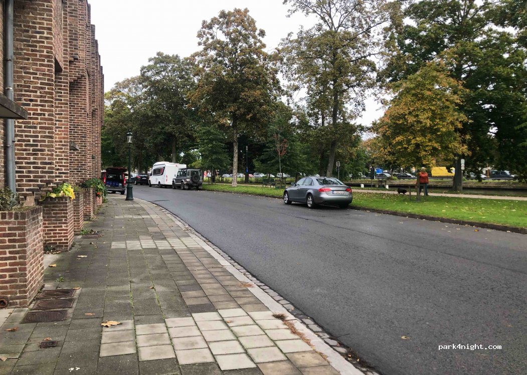 (8000) Brugge - 18 Kazernevest — foto