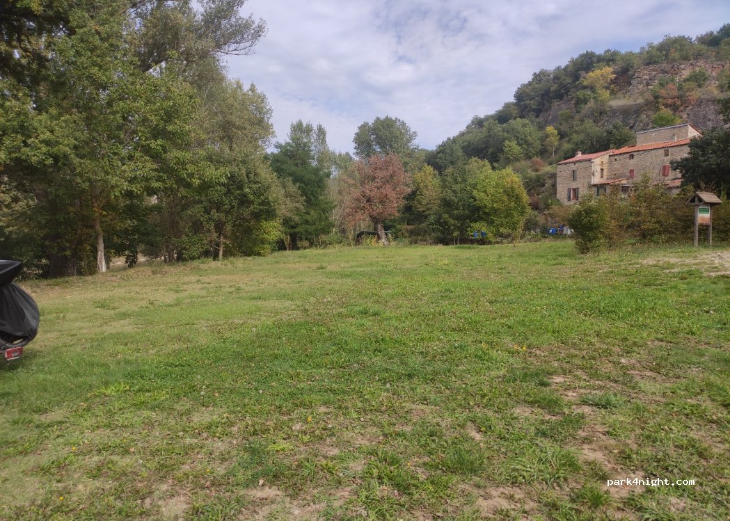 (12100) Saint-Georges-de-Luzençon - — foto 2