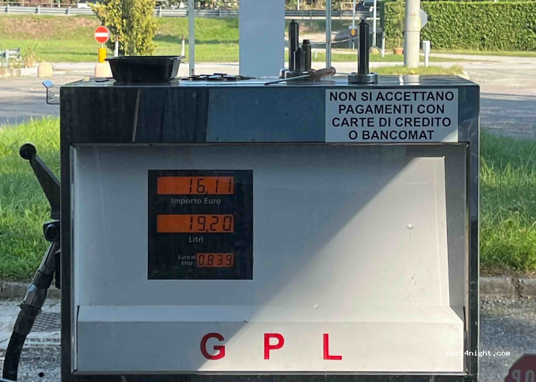 (28053) Castelletto sopra Ticino - 203 Via Sempione — foto