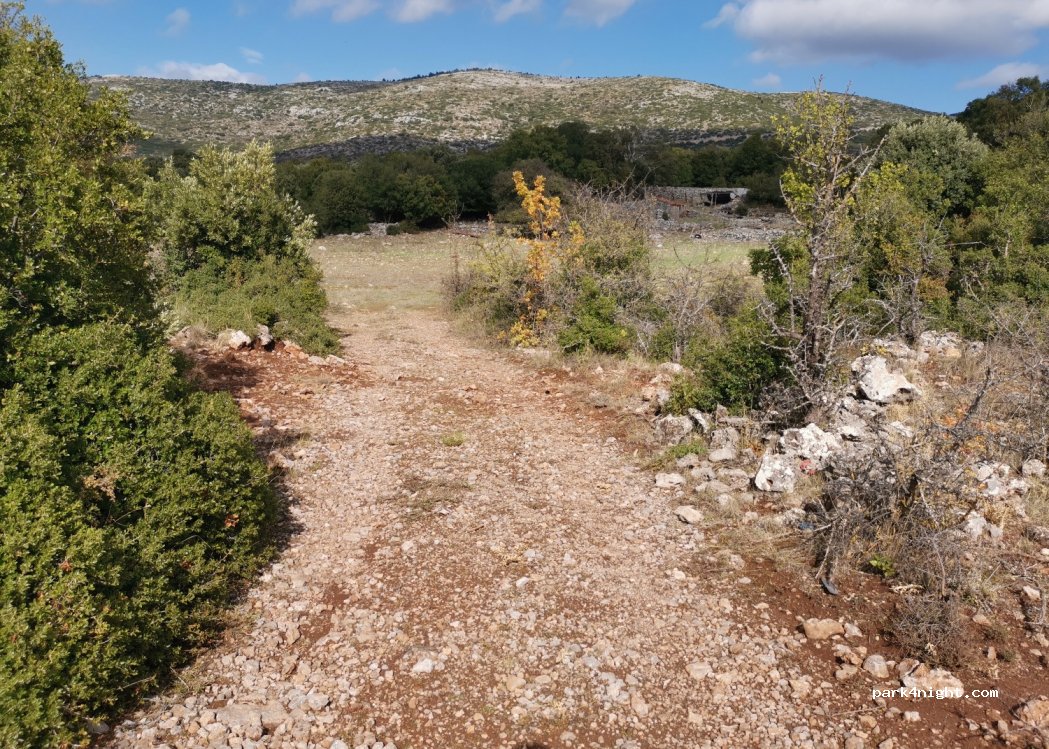 (420 32) Pili - Unnamed Road — foto 3