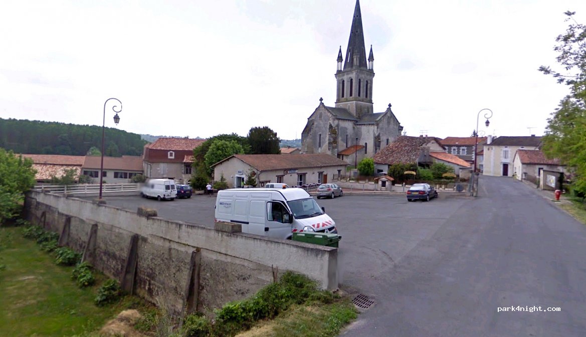 (24600) Villetoureix - 1058 Le Bourg — foto