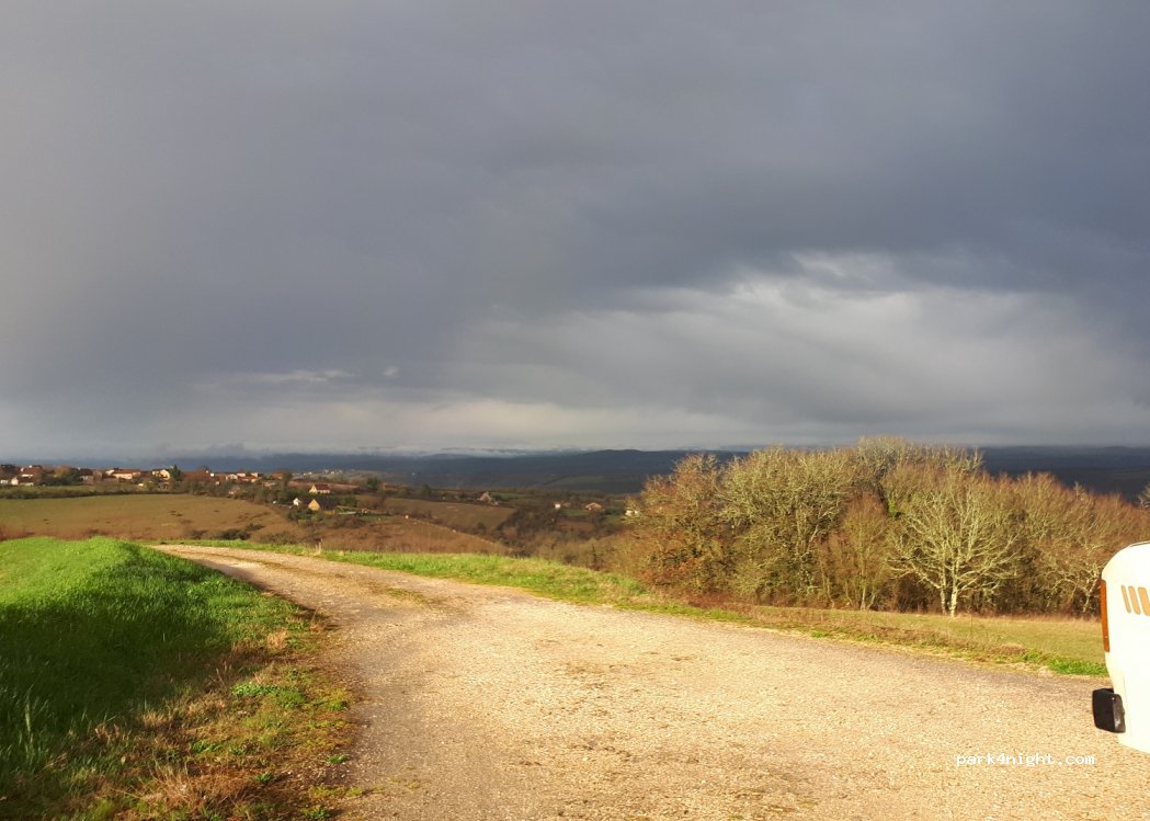 (46350) Reilhaguet - Unnamed Road — foto 2