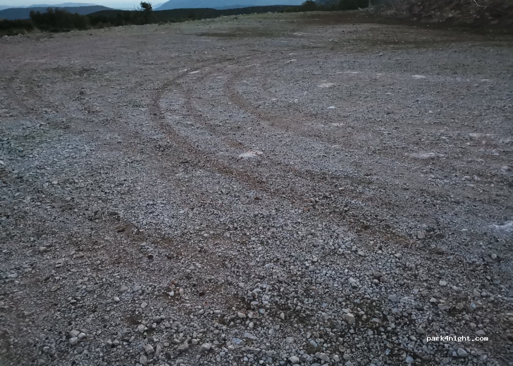 (420 32) Pili - Unnamed Road — foto