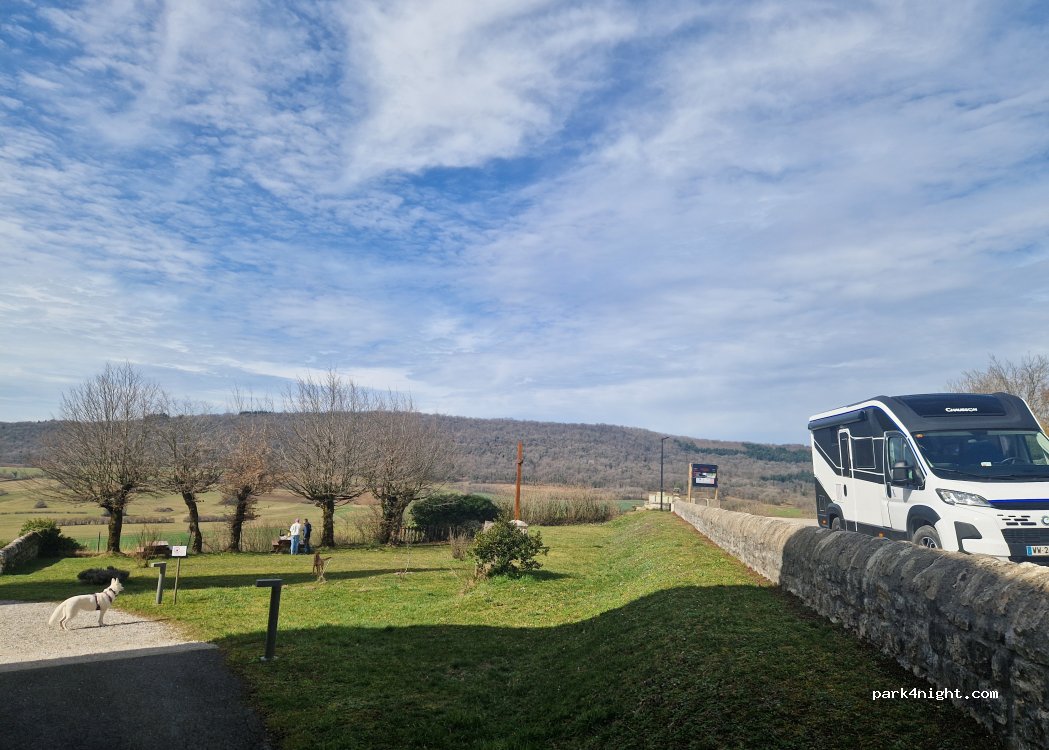 (39270) La Tour-du-Meix - 2 Place Saint-Christophe — foto 3