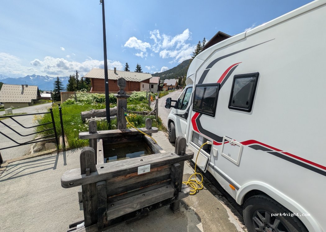 (05100) Montgenèvre - Rue des Montagnards — foto 2