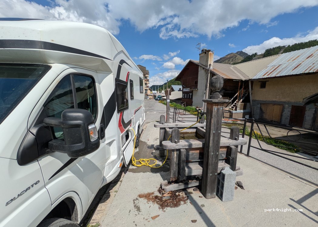 (05100) Montgenèvre - Rue des Montagnards — foto 4