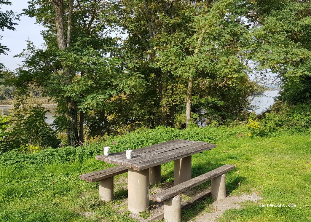 (58400) La Charité-sur-Loire - 52 Quai Maréchal Foch — foto 2