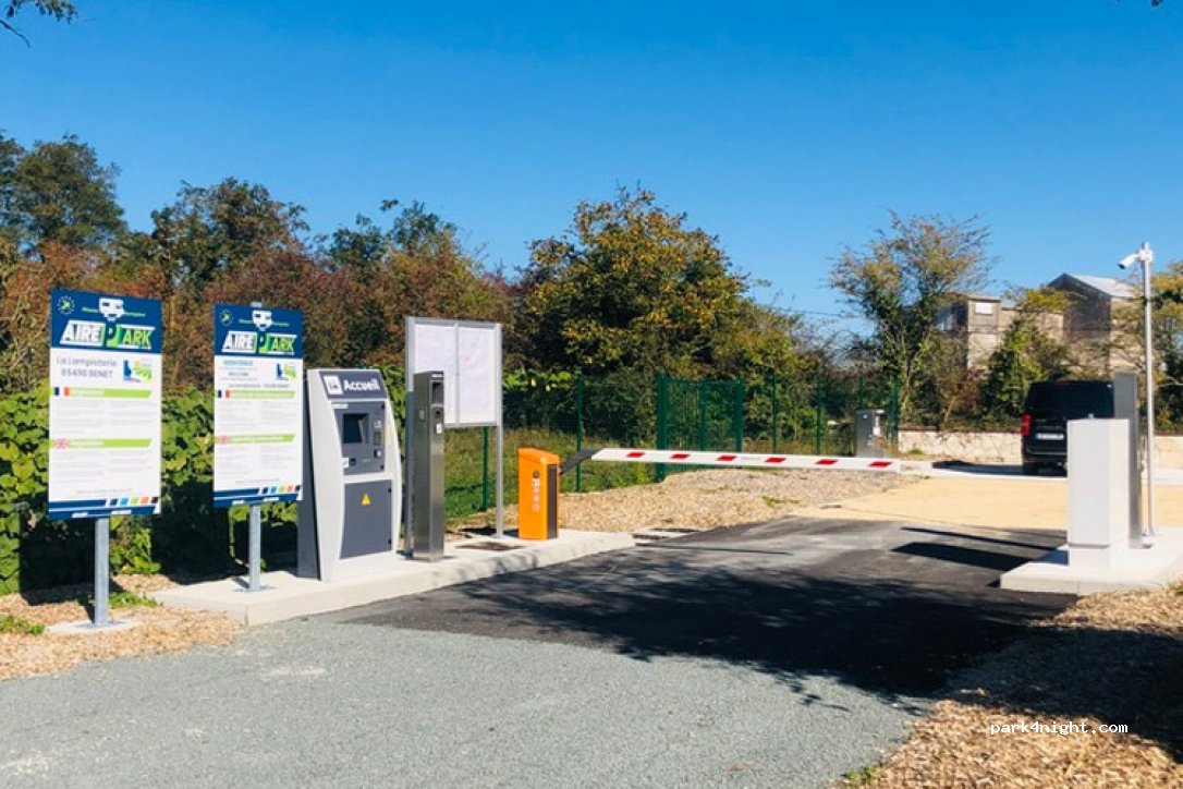 Aire de Camping Car de Benet — foto 2