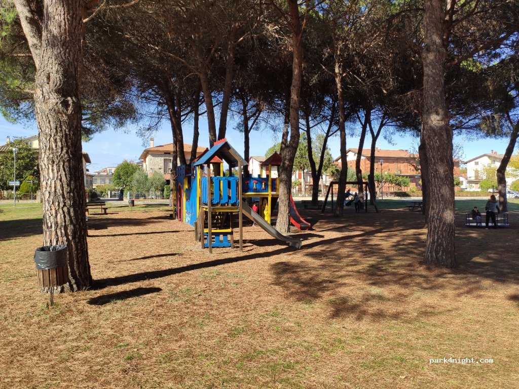 (06061) Castiglione del Lago - 11 Piazza Aeronautica — foto 3