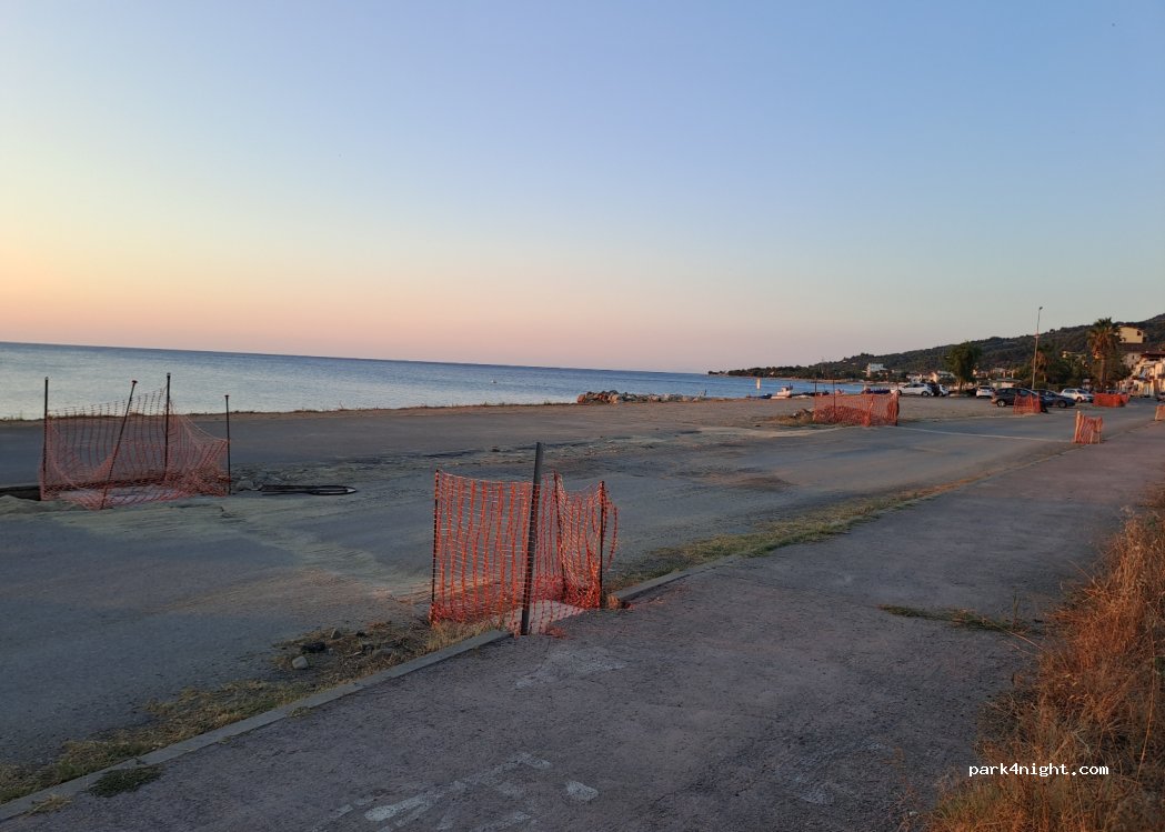 (87070) Marina - 3 Piazza Zippitelli — foto