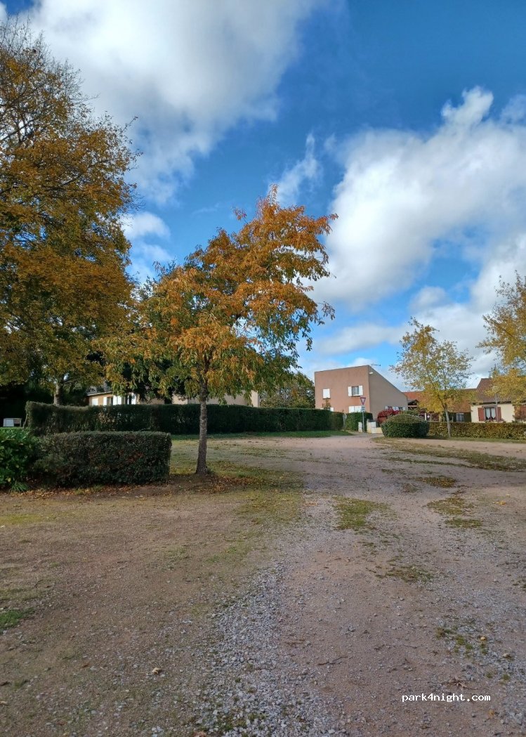 (36160) Pouligny-Saint-Martin - 1 Le Bourg — foto