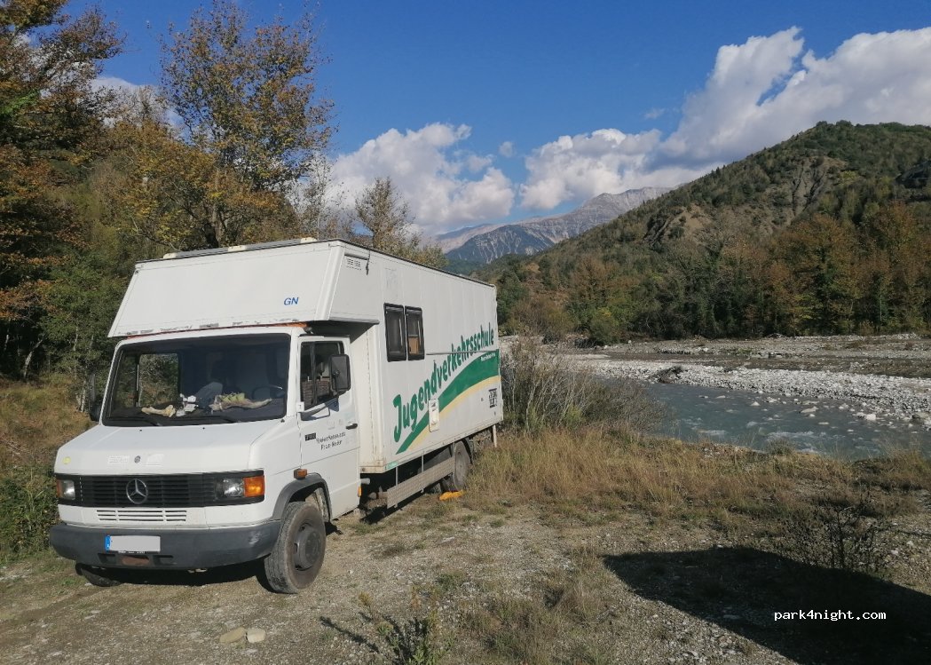 (440 01) Voria Tzoumerka - Unnamed Road — foto