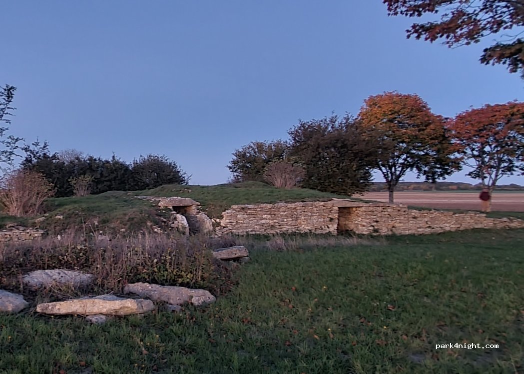 (79120) Sainte-Soline - Tumulus du Montioux — foto