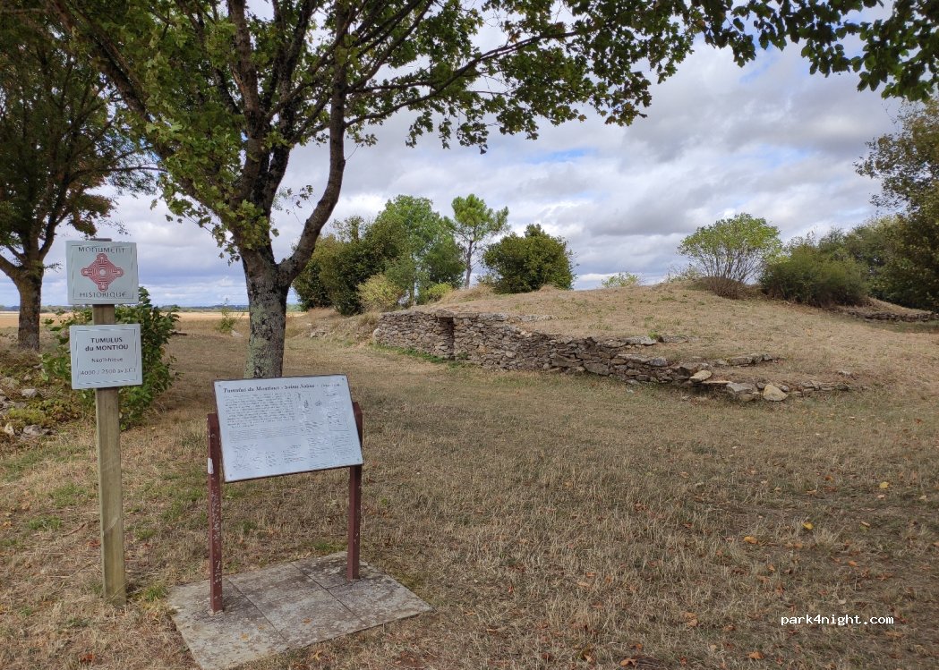 (79120) Sainte-Soline - Tumulus du Montioux — foto 4