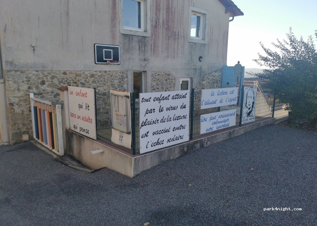 (32550) Lasseran - 11 Place du Village — foto 3