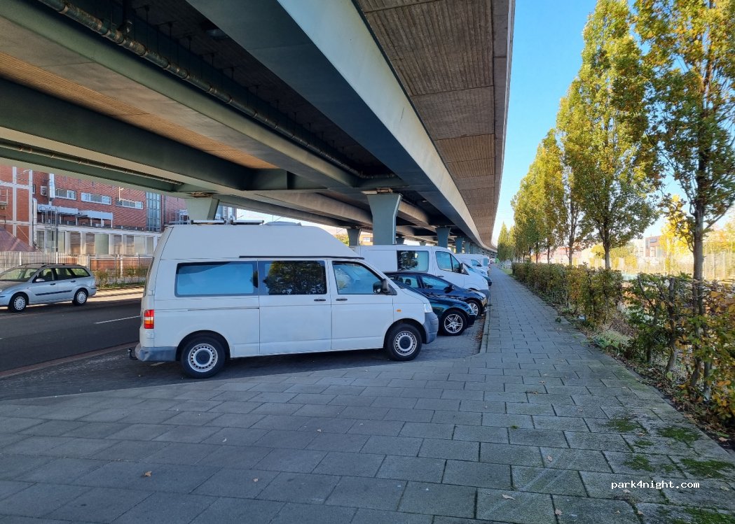 (28199) Bremen - Offentlicher parkplatz — foto