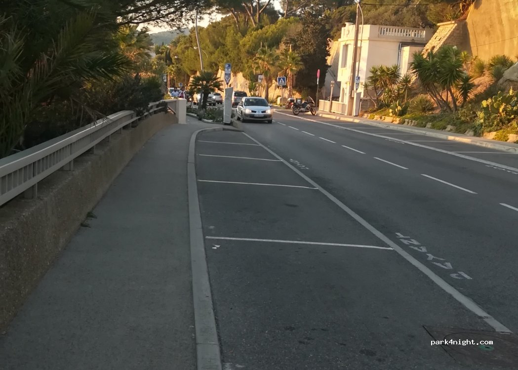 (83110) Sanary-sur-Mer - 2001 Route de Bandol — foto